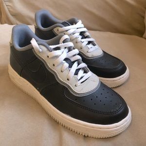 Kids Nike Sneakers Size 2Y Black Grey